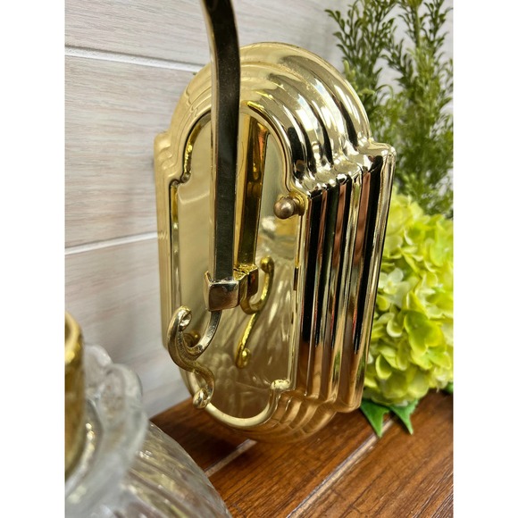 Vintage Brass Hollywood Wall Sconce Light with Scalloped Glass Shade - Picture 3 of 10